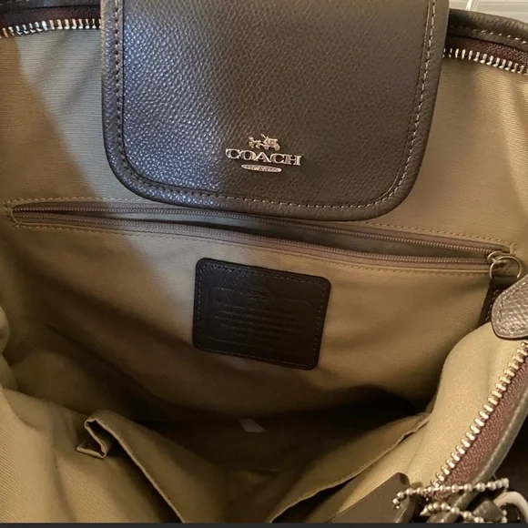 Coach bag brand new with tags. Give as gift or keep for yourself 🎁💃 - Picture 4 of 4